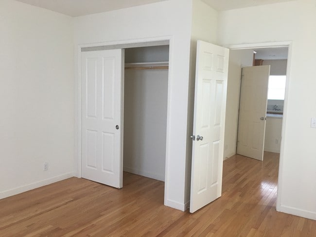 bedroom - 315 E Woodbury Rd
