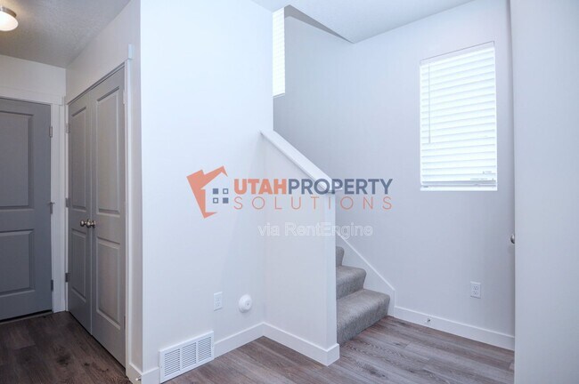 Building Photo - 1058 W 360 S