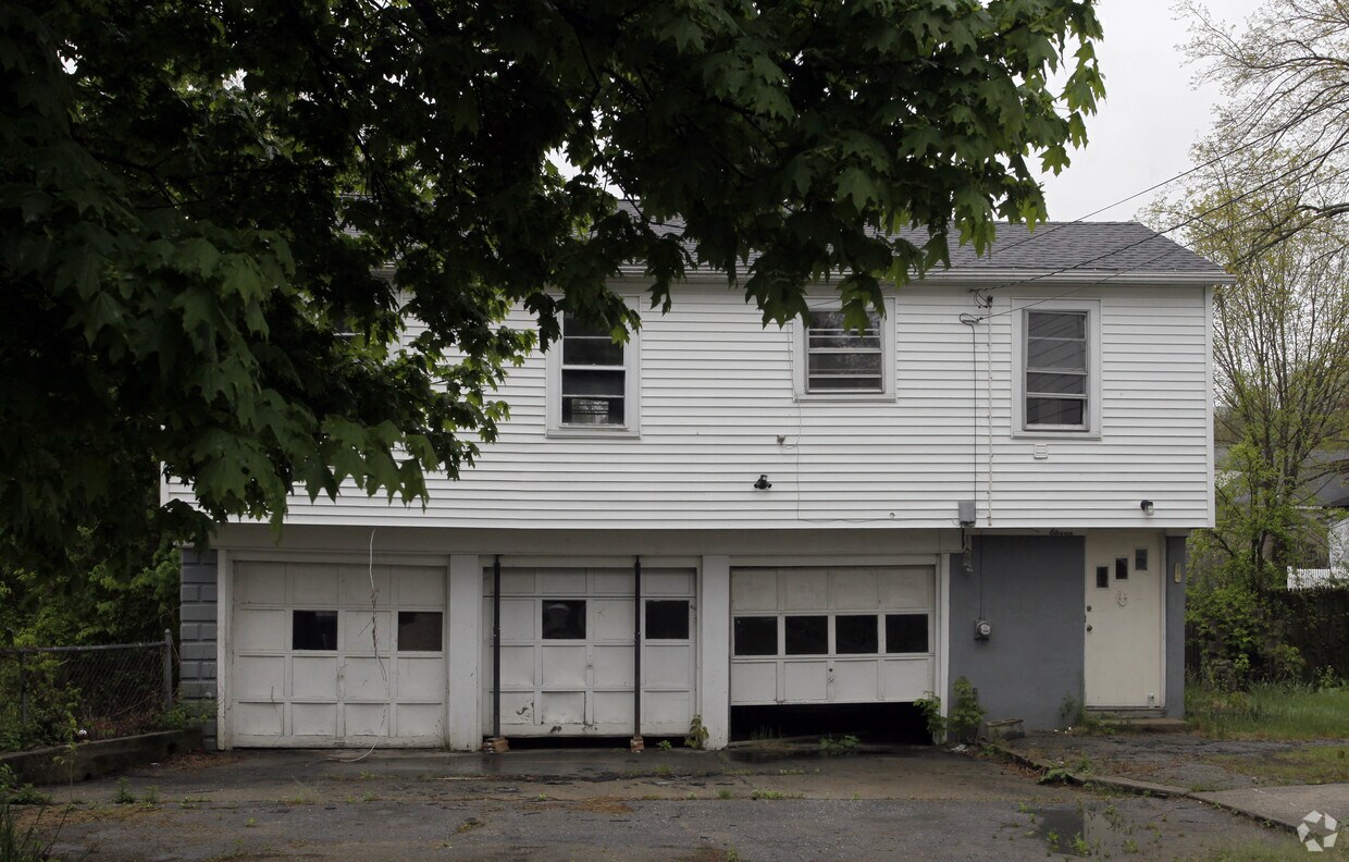 Building Photo - 7-11 Coolidge St