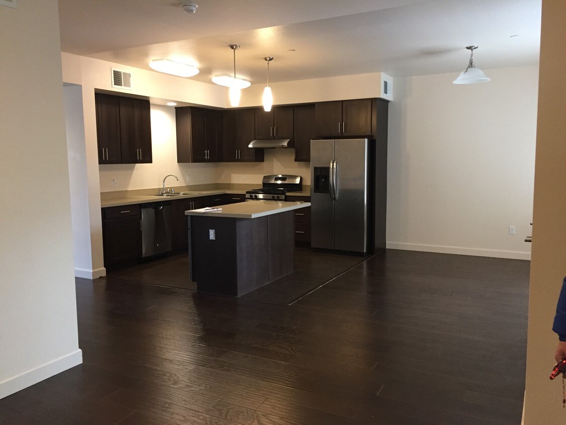 Kitchen with Island - 120 s el camino real