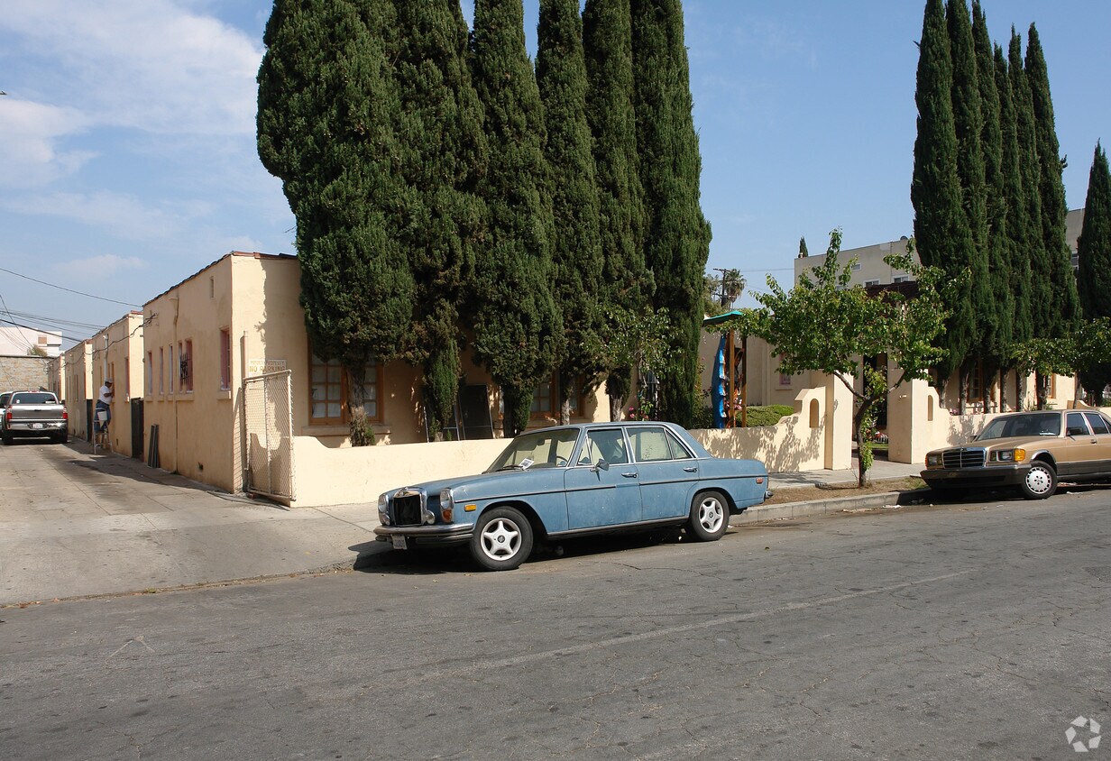 Foto del edificio - 1010 N Serrano Ave