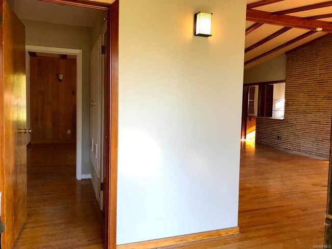 Building Photo - 3025 Guymar Rd