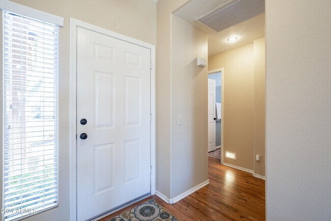 Foto del edificio - 1802 E Peach Tree Dr