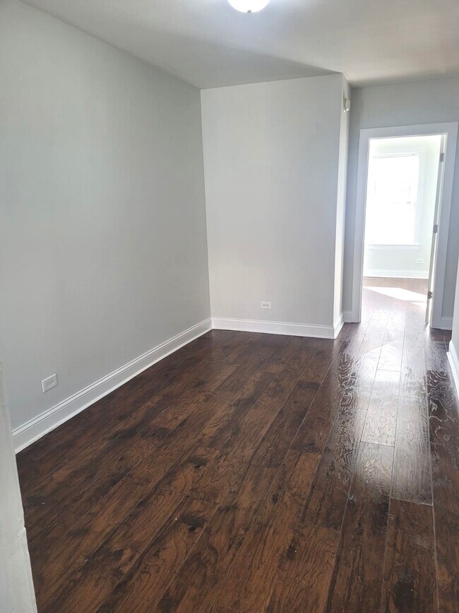 Foto del edificio - 4876 W Armitage Ave