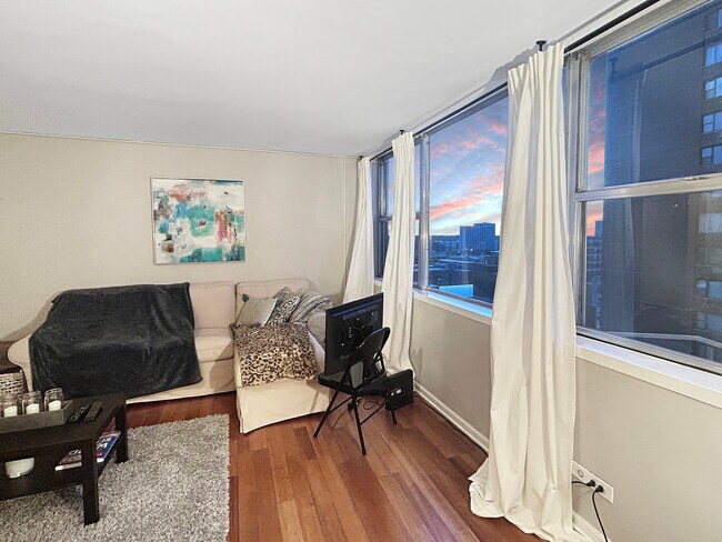 Foto del edificio - 6301 N Sheridan Rd