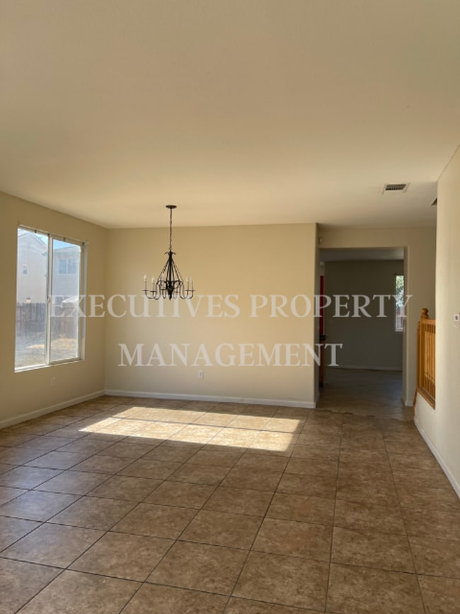 Photo - 560 Plum Way House