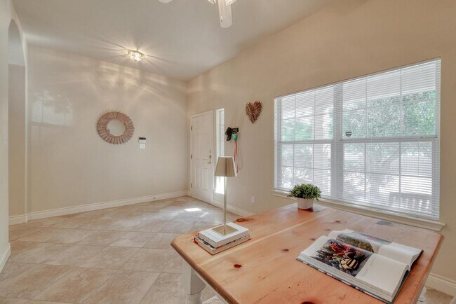 Foto del edificio - 1303 Ridgewood Dr