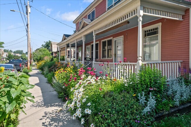 Foto del edificio - 72 Lakeview Ter