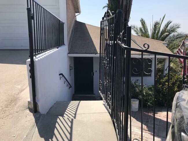 Building Photo - 1369 Helen Dr