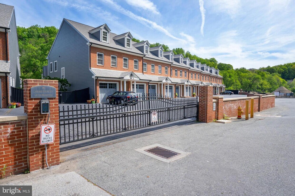 Primary Photo - 118 Bancroft Mills Rd