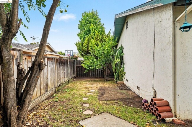 Foto del edificio - 1359 Anza Way