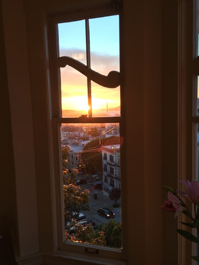 Evening sunset over GG Bridge - 1145 Green St
