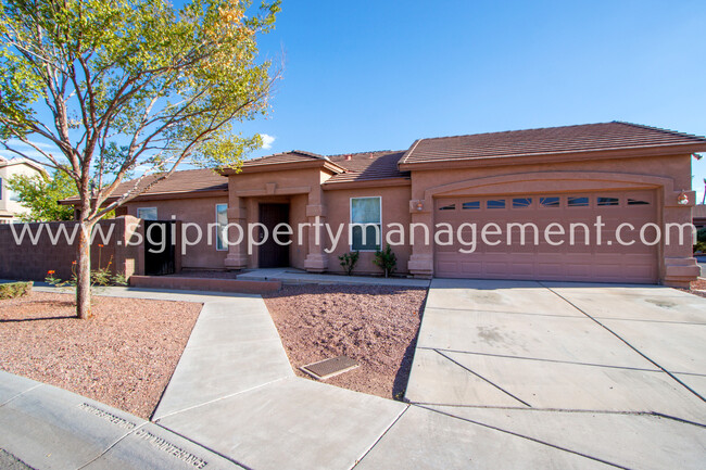 Building Photo - 4 Bedroom SE Phoenix home.