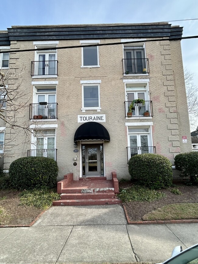 Foto del edificio - 3020 Colonial Ave