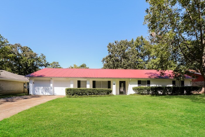 Primary Photo - Beautiful 3 Bedroom Home in Brandon with A...