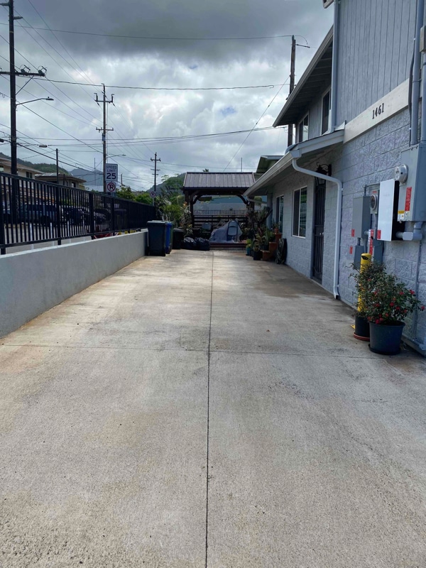 Building Photo - 1461 Kamehameha IV Rd