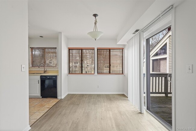 Foto del edificio - 132 Stonemeadow Dr