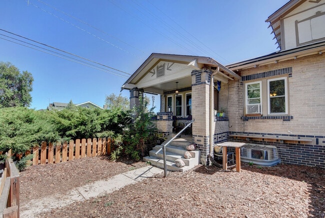 front - 1396 Meade St