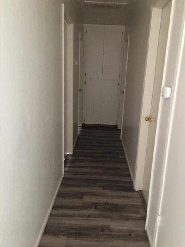 Foto del edificio - 11235 Jones St