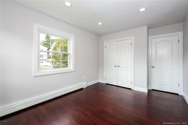 Building Photo - 160 E Elm St