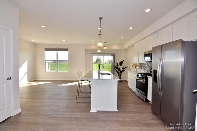 Building Photo - 1104 Salt Springs Dr