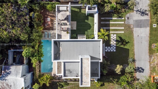Foto del edificio - 696 NE 68th St