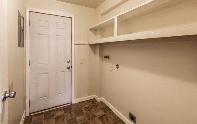 Laundry Room - 230 Baxter St