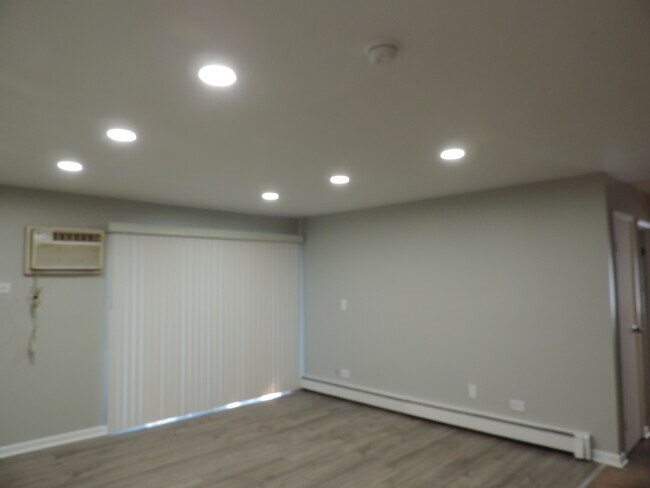 Building Photo - 9 S Frontage Rd