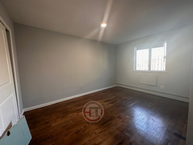 Building Photo - 445 E 179th St