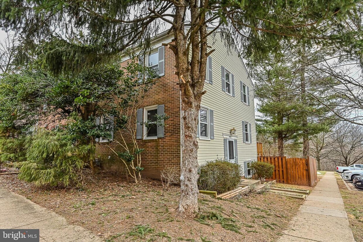 5572 Kendrick Ln, Burke, VA 22015