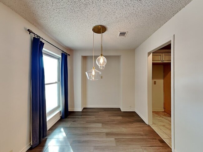 Foto del edificio - 3413 Wayland Dr