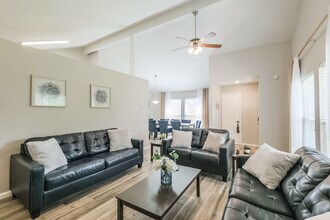Building Photo - 9216 Carousel Ln