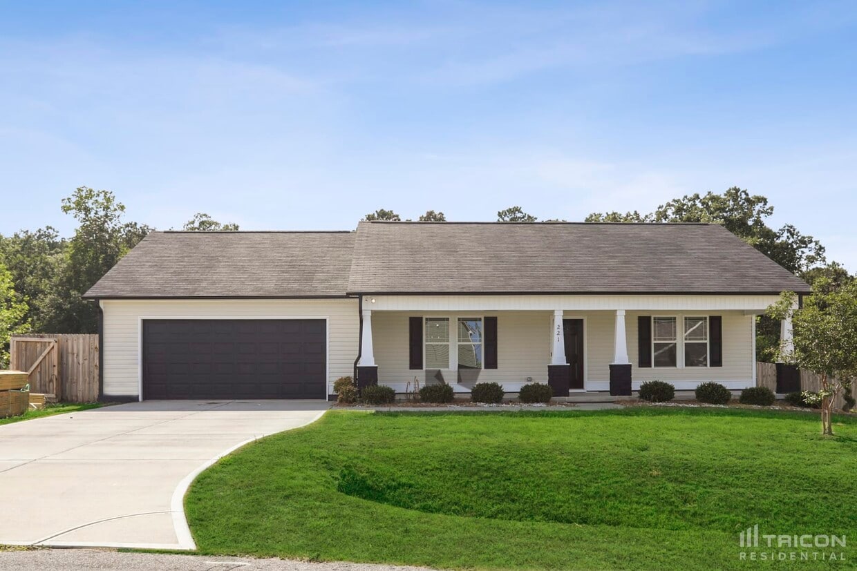 Primary Photo - 221 Cornfield Ln