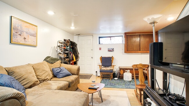 Building Photo - 724 Kater St