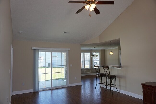 Building Photo - 433 Foxbrook Dr