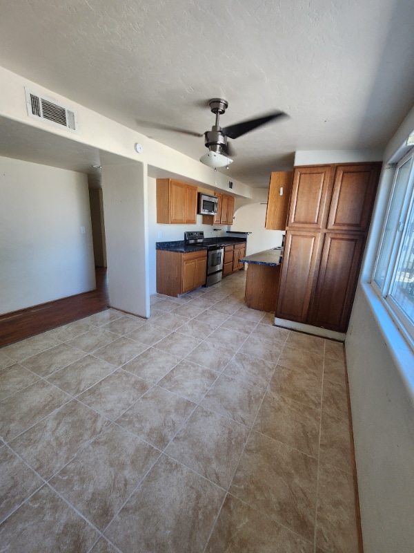 Building Photo - 2502 S Calle Yucatan