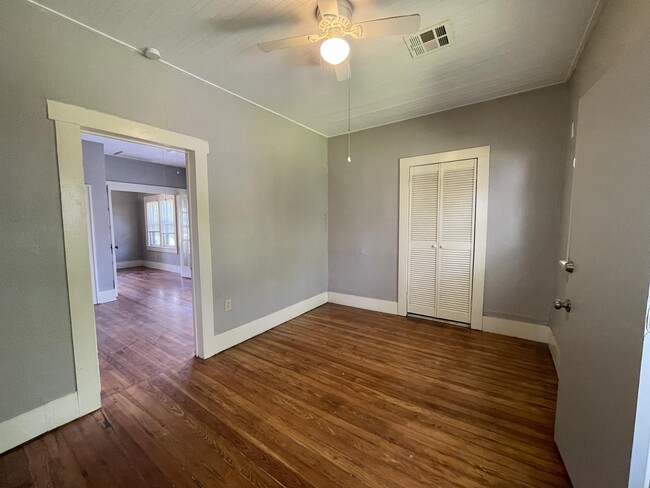 Building Photo - 922 Classen Blvd