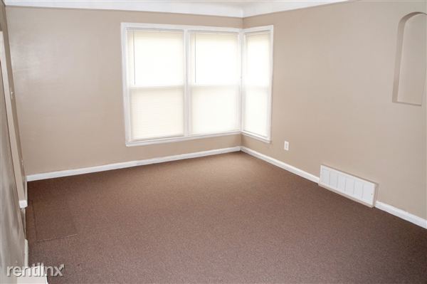 Building Photo - 18215 Pembroke Ave