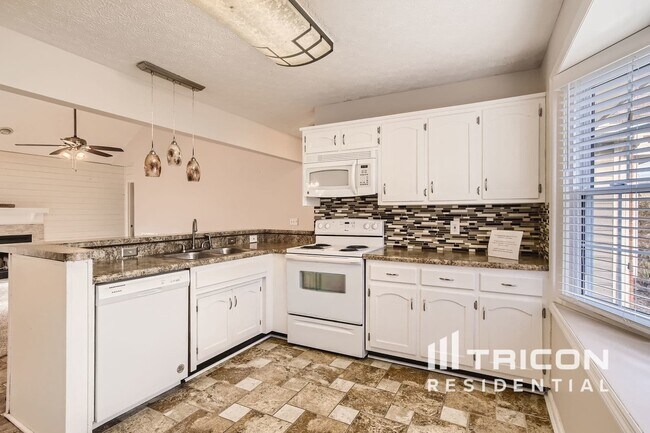 Building Photo - 106 Agee Cir E