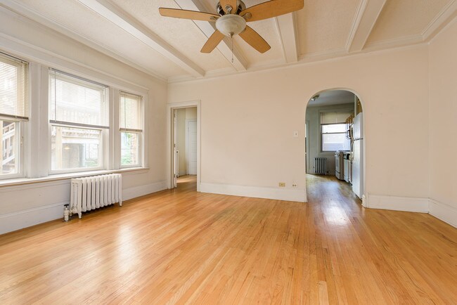Foto del edificio - 5841 N Kenmore Ave