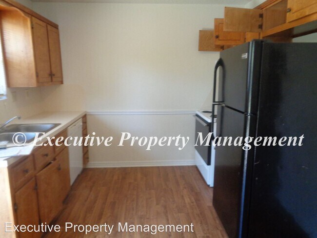 Building Photo - 2 br, 1 bath Apartment - 309 Sorrell Drive