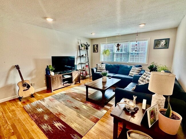 Building Photo - 25 Arlington Rd