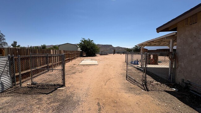 Foto del edificio - Desert Living in Apple Valley — Spacious Estate with Privacy & Comfort