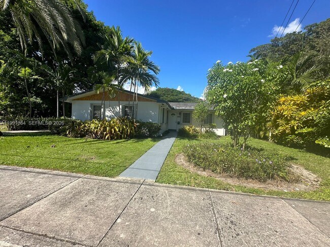 Foto del edificio - 3755 Oak Ave