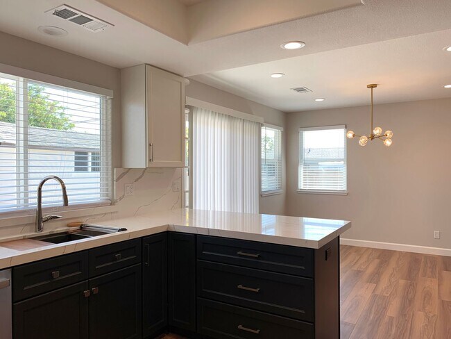 Foto del edificio - 900 Apricot Ln