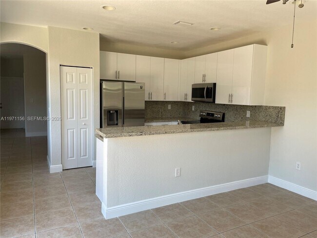 Building Photo - 2041 SE 15th St