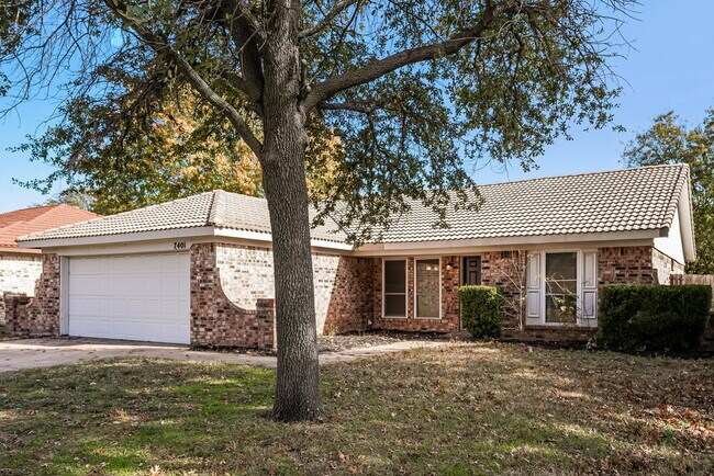 Foto del edificio - 7401 Meadow Creek Dr