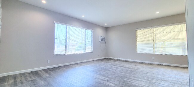 Building Photo - 1802 Wilton Pl