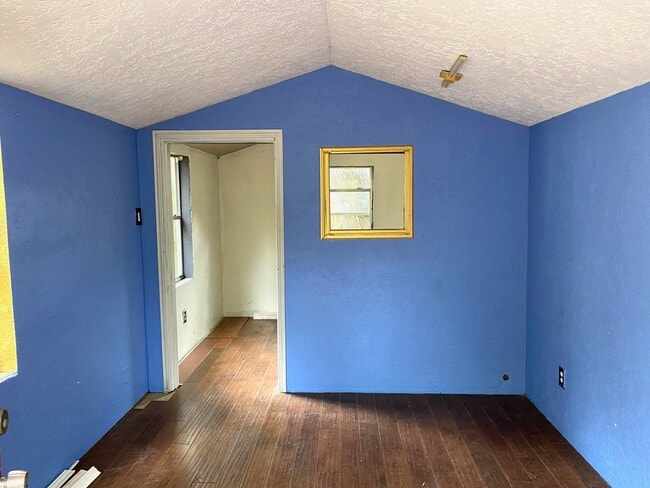 Building Photo - 1211 Bentwood Rd