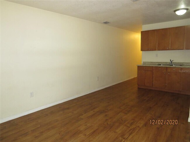 Foto del edificio - 10114 Hyacinth Ave